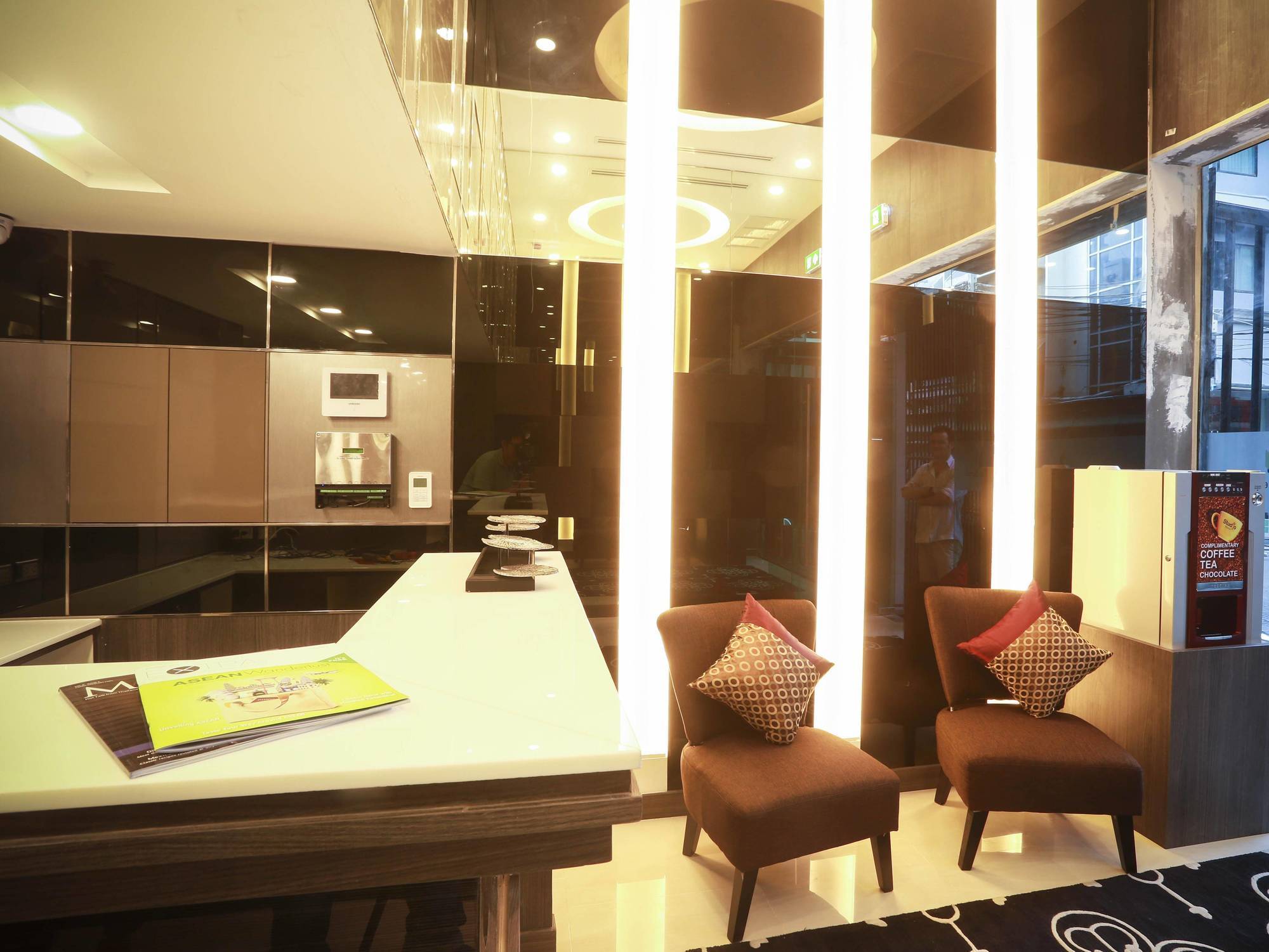 Double One By Aspira Otel Bangkok Dış mekan fotoğraf