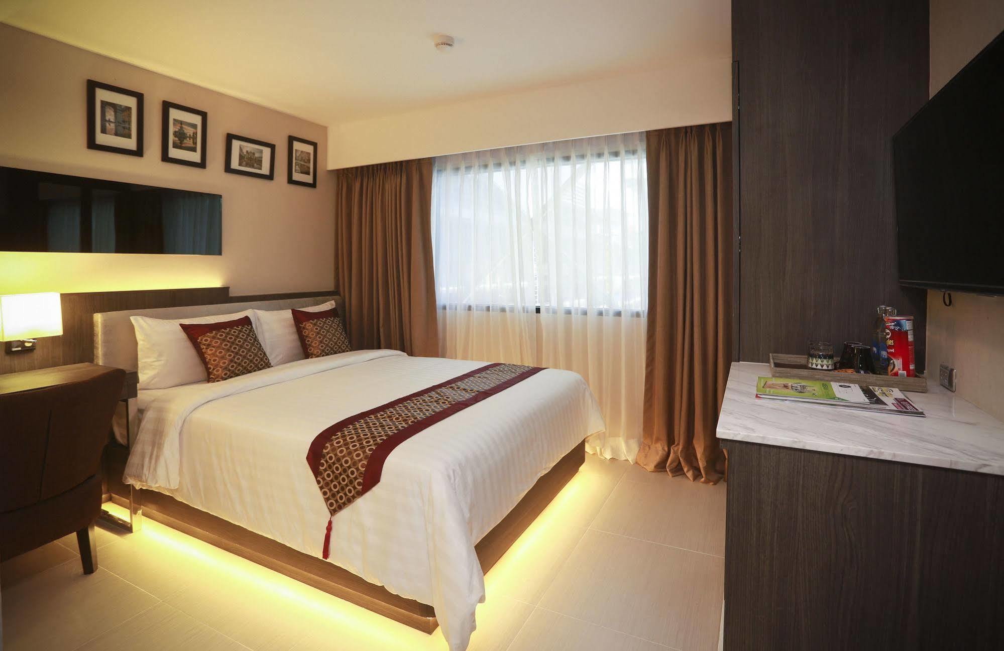 Double One By Aspira Otel Bangkok Dış mekan fotoğraf