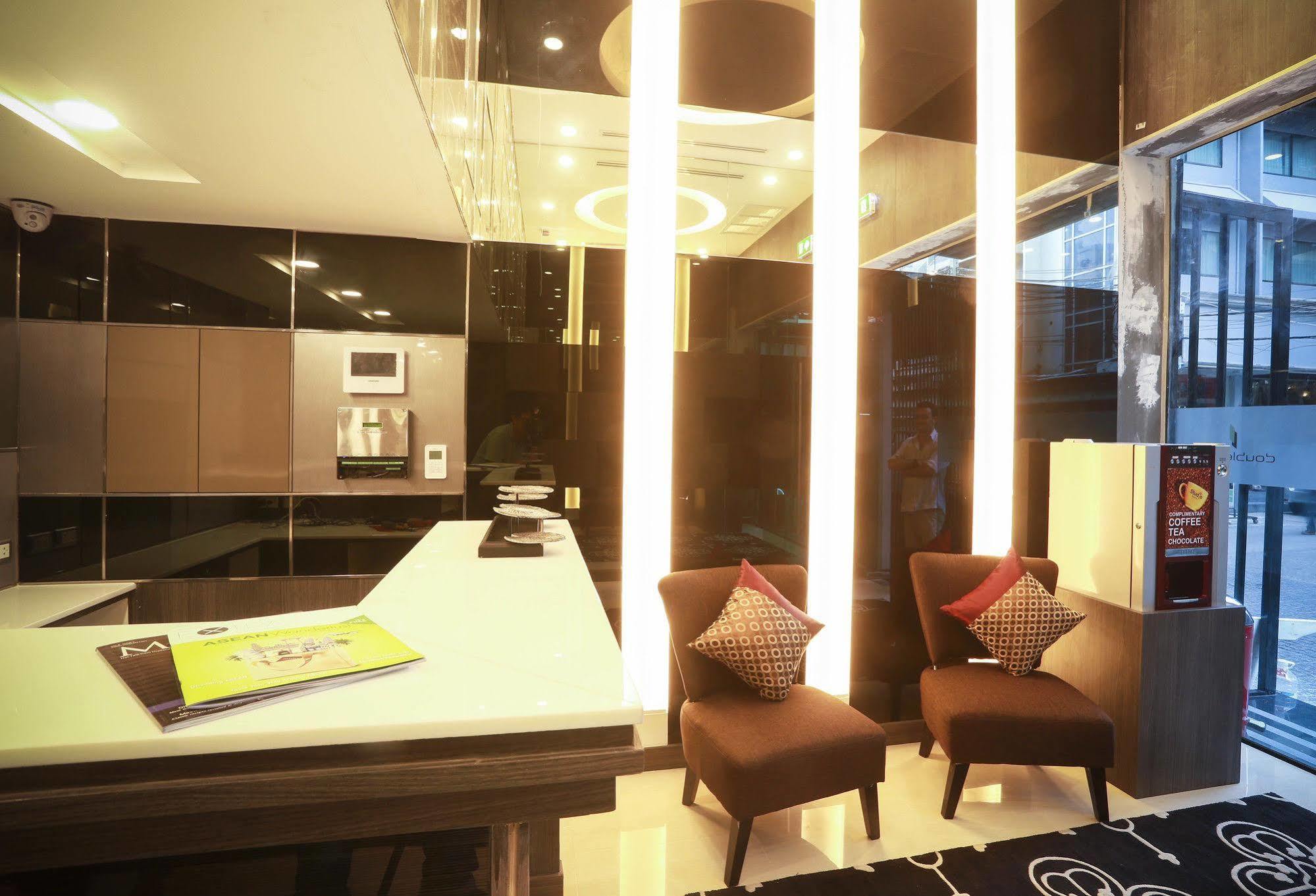Double One By Aspira Otel Bangkok Dış mekan fotoğraf