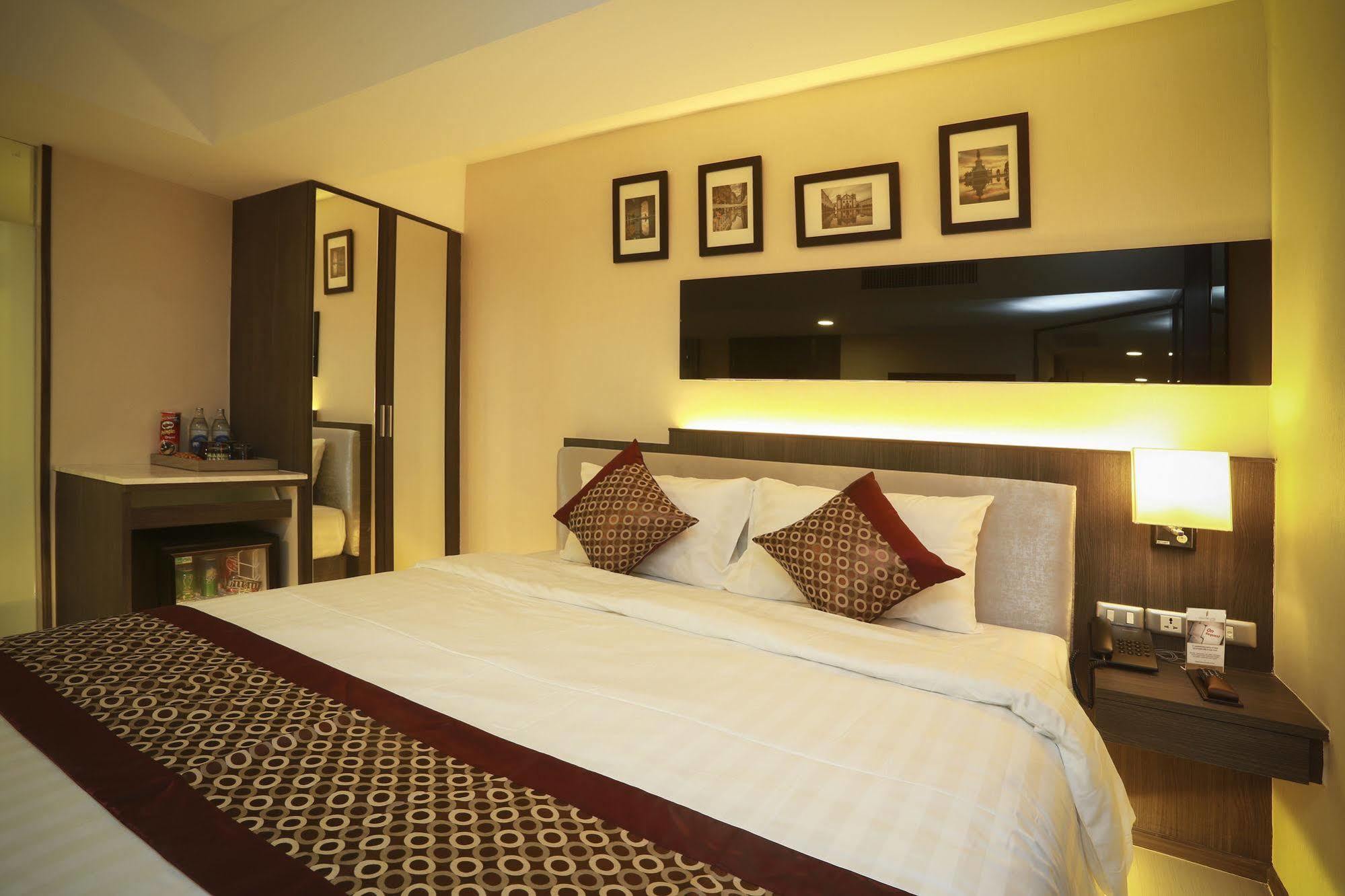 Double One By Aspira Otel Bangkok Dış mekan fotoğraf